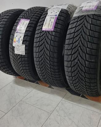 4 pneumatici invernali NUOVI Nexen, 215/60 R17 96H
