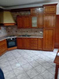 Cucina angolare in legno massello