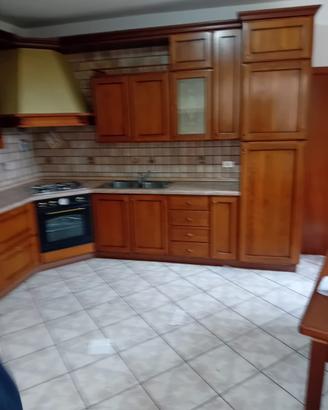 Cucina angolare in legno massello