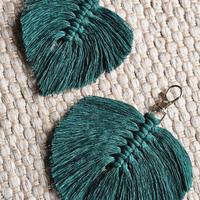 Portachiavi foglia in macramè