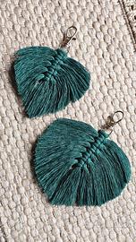 Portachiavi foglia in macramè