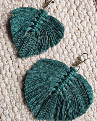 Portachiavi foglia in macramè