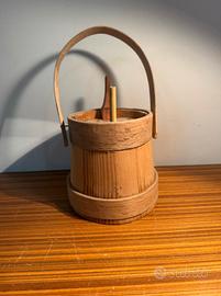 Secchiello in legno rustico