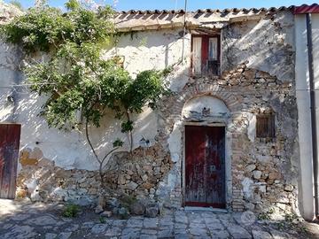 Casa rurale di campagna con terreno