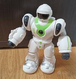 robot giocattolo di 15cm a batterie
