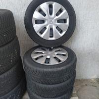 Cerchi in acciaio  con gomme usate