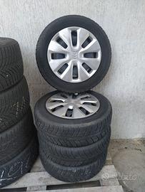 Cerchi in acciaio  con gomme usate