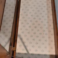 Tavolino in legno color noce