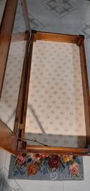 Tavolino in legno color noce