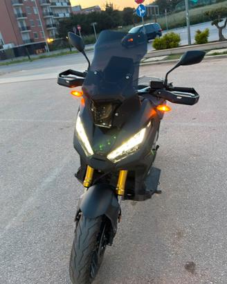 Honda X-ADV 750 (2023) - Nero Opaco - Pari a nuovo