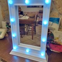 specchio con luci bianco