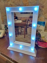 specchio con luci bianco