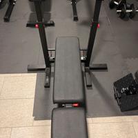 Panca regolabile con rack integrato