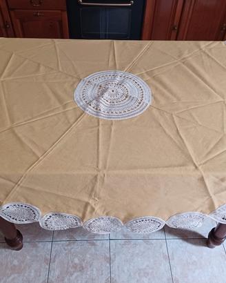 Tovaglia rotonda gialla  in cotone e pizzo