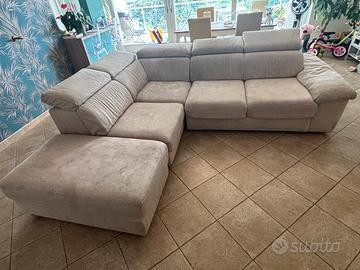 Divano angolare in tessuto beige