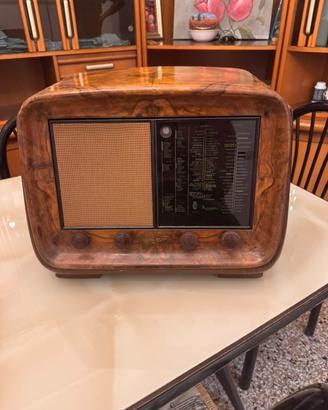 radio d'epoca Magnadyne modello SV52