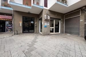 Viale Regina Elena - Negozio, due luci su strada