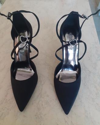 Scarpe nere con tacco