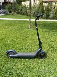 Ninebot E2 Pro Pari al Nuovo + Casco Ninebot