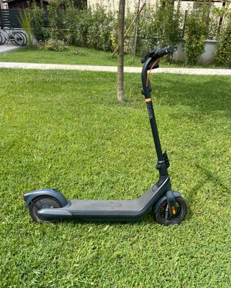 Ninebot E2 Pro Pari al Nuovo + Casco Ninebot