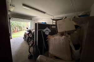 AUTORIMESSA A NAPOLI