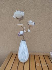 vaso con composizione artistica floreale 