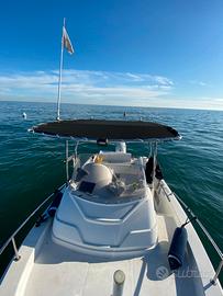 Cabinato Numo 630 WA con motore Suzuki DF150AP