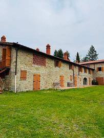 Rustico / Casale di 800 m² con più di 5 locali a L