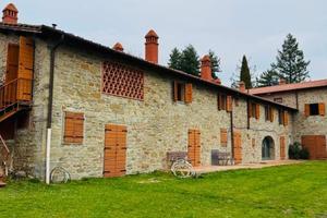 Rustico / Casale di 800 m² con più di 5 locali a L