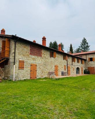 Rustico / Casale di 800 m² con più di 5 locali a L