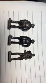 Soldatini di bronzo diversi tra loro 