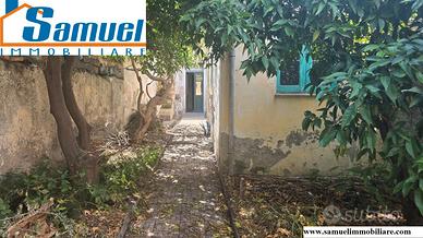 Riposto, indipendente con giardino e terrazzo