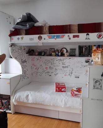 letto a castello con accessori non indispensabili