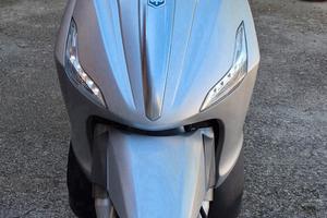 Piaggio Beverly 350 