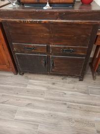 Mobile in legno massello stile rustico 