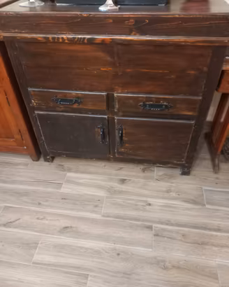 Mobile in legno massello stile rustico 