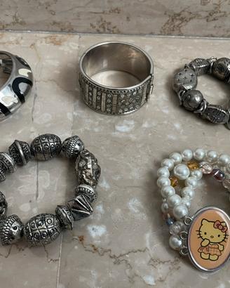 SET BRACCIALI  ETNICI PIÙ HELLO KITTY.