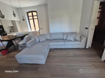 Divano beige con penisola nuovo