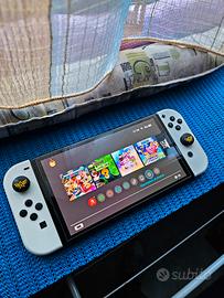 Nintendo Switch OLED bianca + accessori