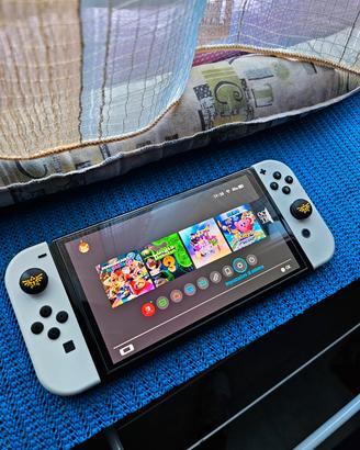 Nintendo Switch OLED bianca + accessori