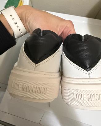 Scarpa Moschino