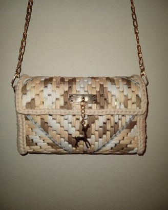 borsa a tracolla artigianale lavorata  a mano 