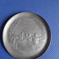 Piatto decorativo di canottaggio di Erik Tinn