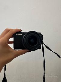 CANON EOS M100