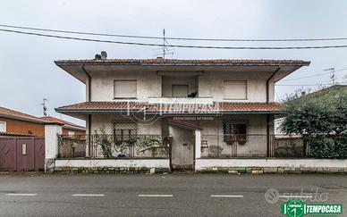 APPARTAMENTO IN VILLA CON BOX E CANTINA