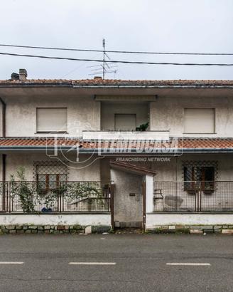 APPARTAMENTO IN VILLA CON BOX E CANTINA
