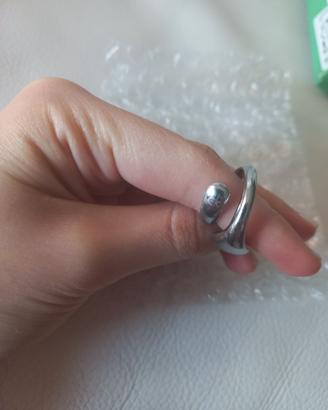 Anello argento intrecciato con logo Calvin Klein 