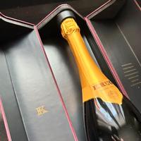 Bottiglie vino champagne collezione sigillate