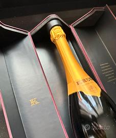 Bottiglie vino champagne collezione sigillate