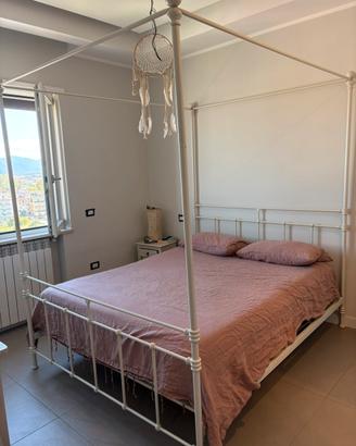 Letto a baldacchino